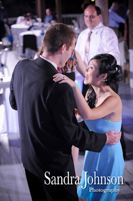 Best Lakeside wedding at Paradise Cove in Orlando, Florida - Wedding photographer - Sandra Johnson (SJFoto.com)